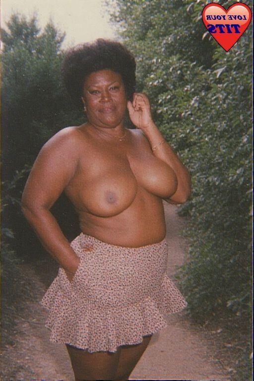 Mini-taskirts et seins de chocolat