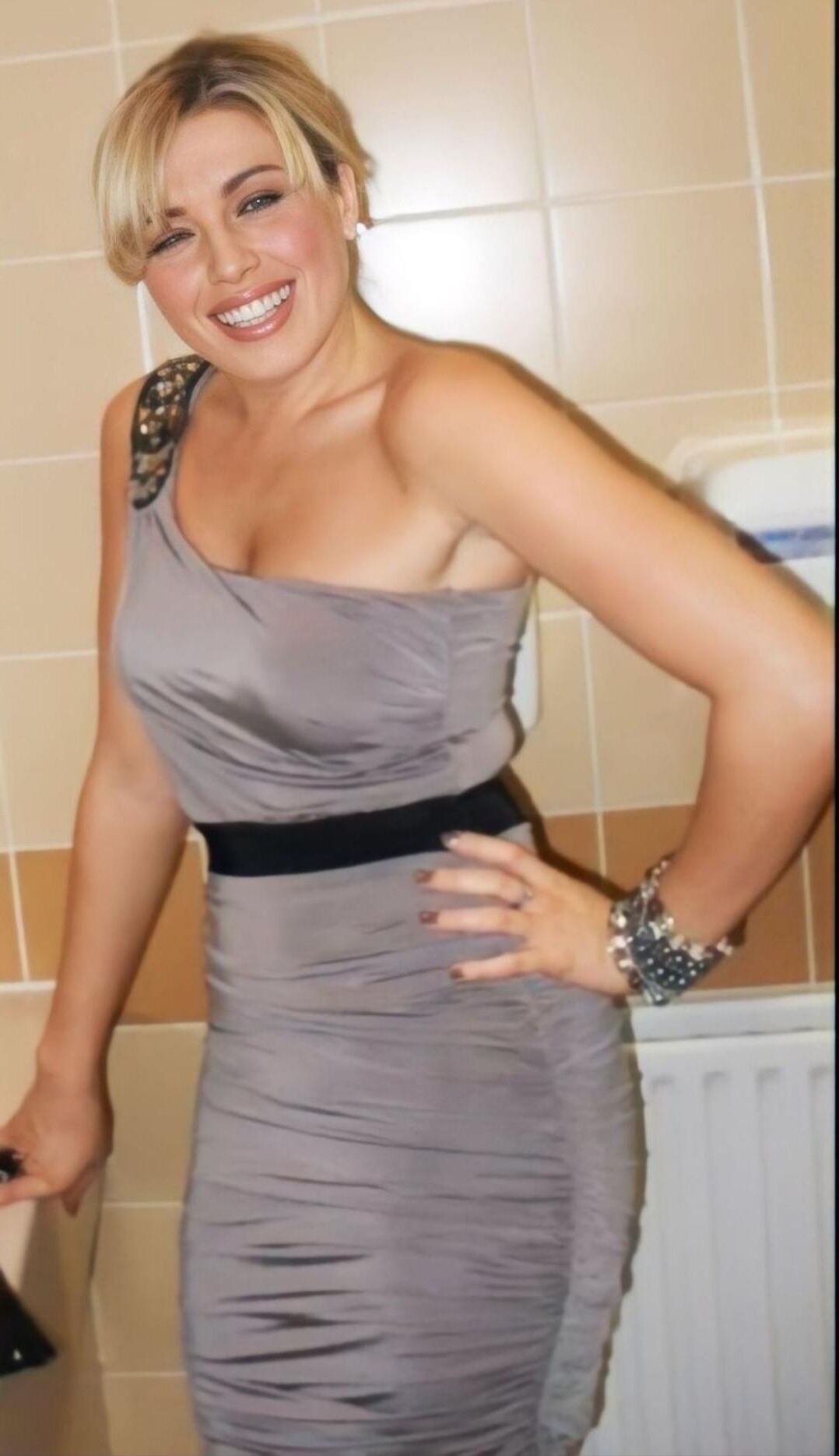 ¡Posh Blonde MILF necesita enseñar es solo una luz humana!