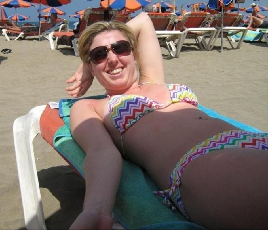 ¡Posh Blonde MILF necesita enseñar es solo una luz humana!