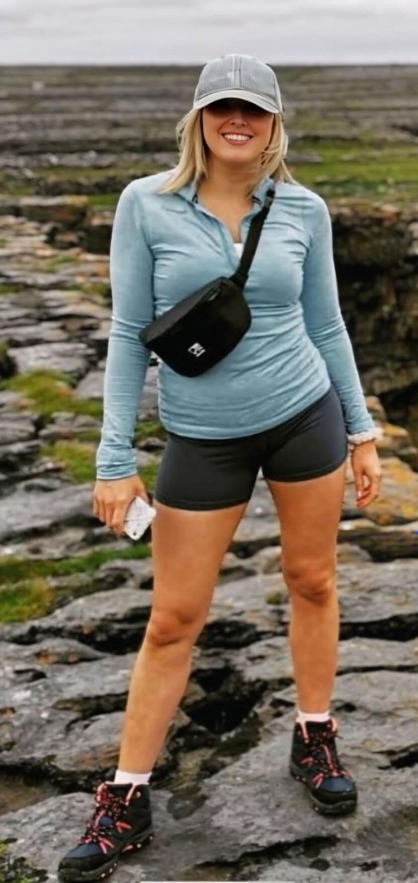 ¡Posh Blonde MILF necesita enseñar es solo una luz humana!
