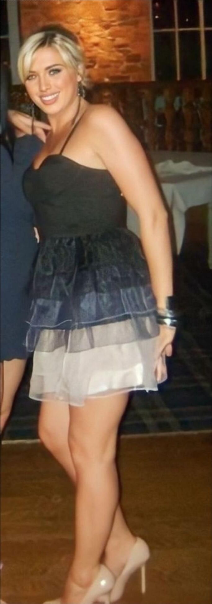 ¡Posh Blonde MILF necesita enseñar es solo una luz humana!