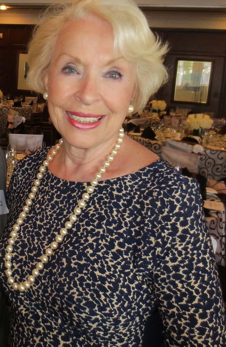 Hermosa abuela y caras maduras