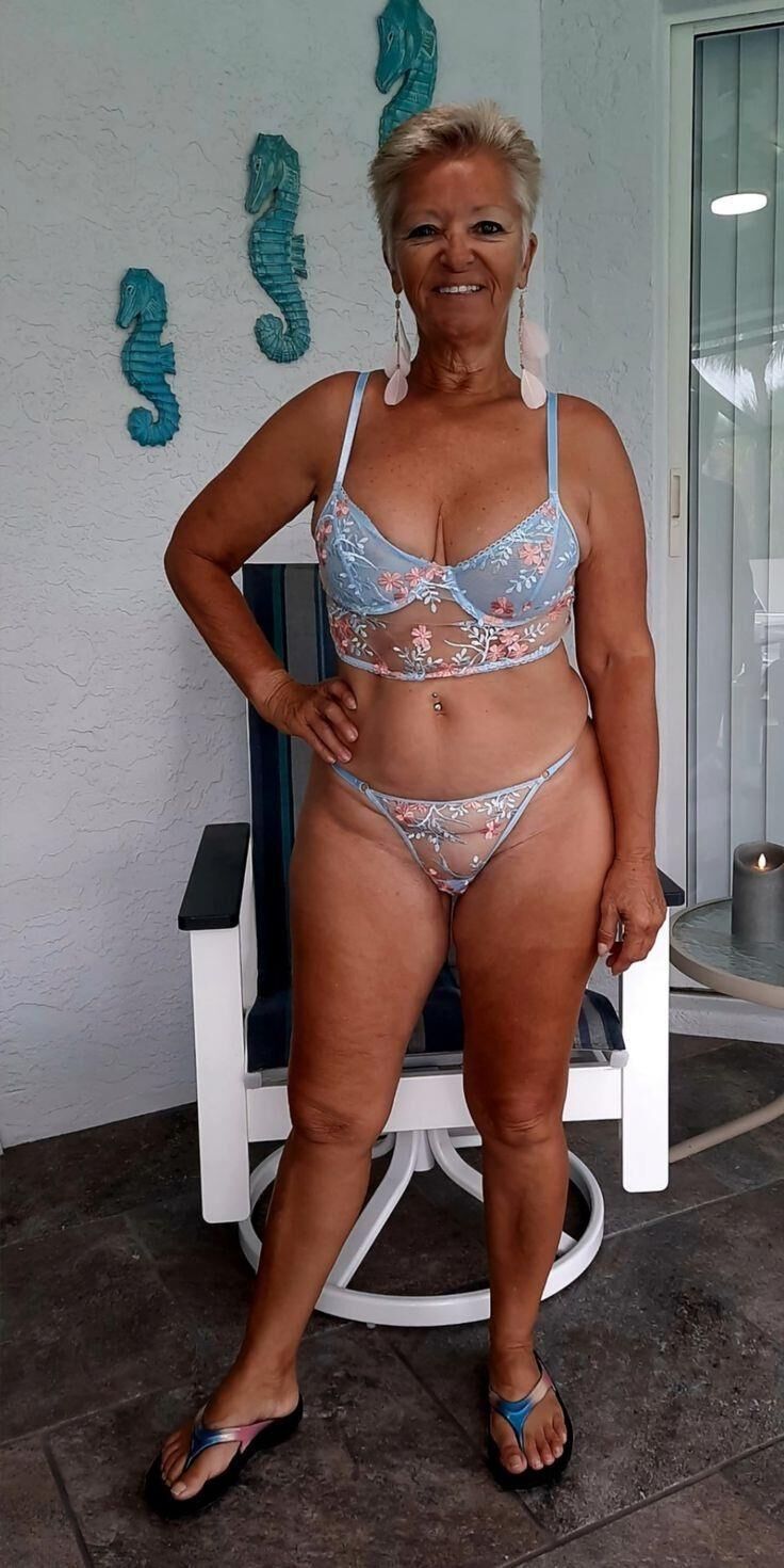 Omas und Milfs in Dessous