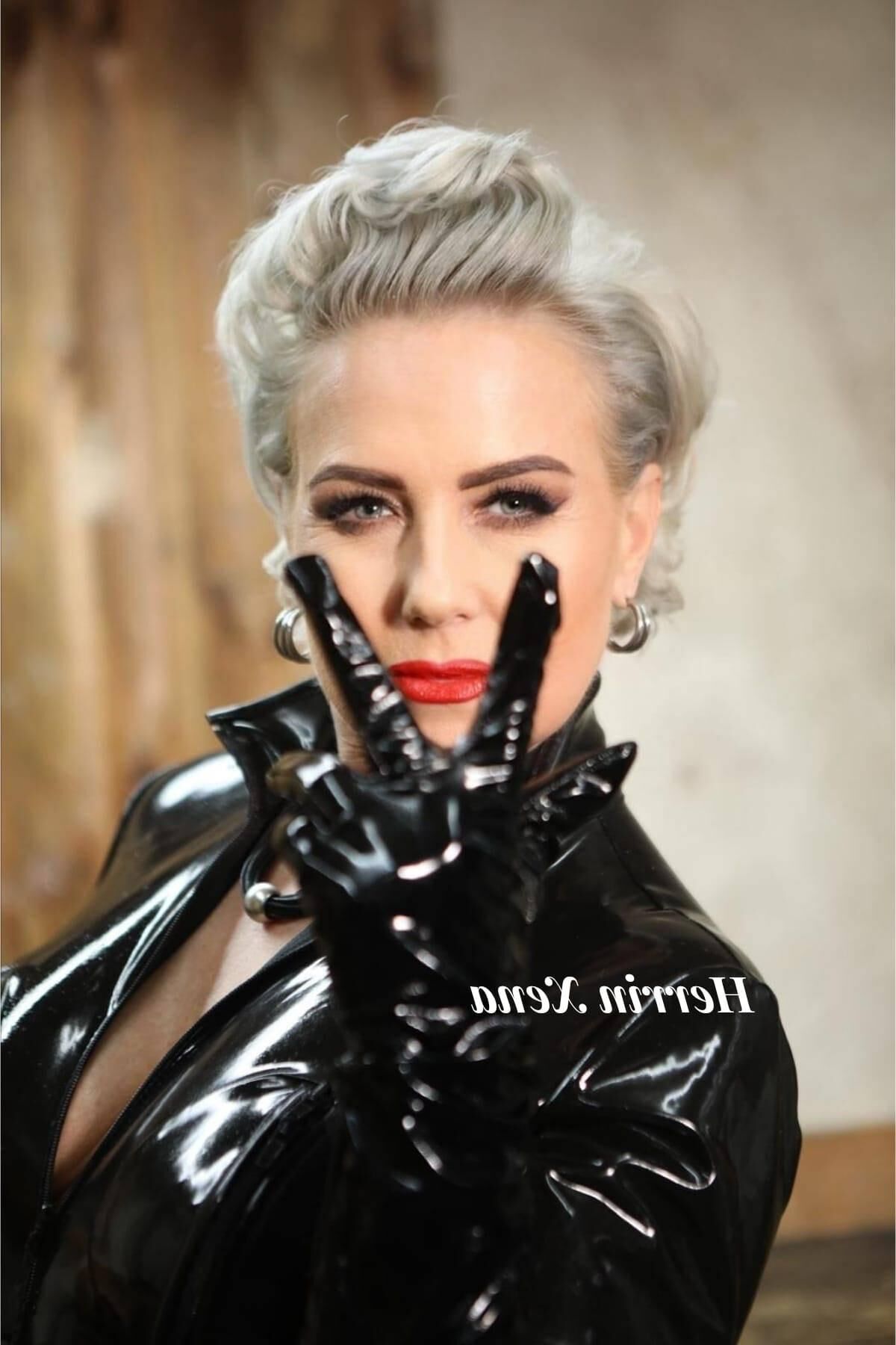 slutty escort whore and domina Xenia 