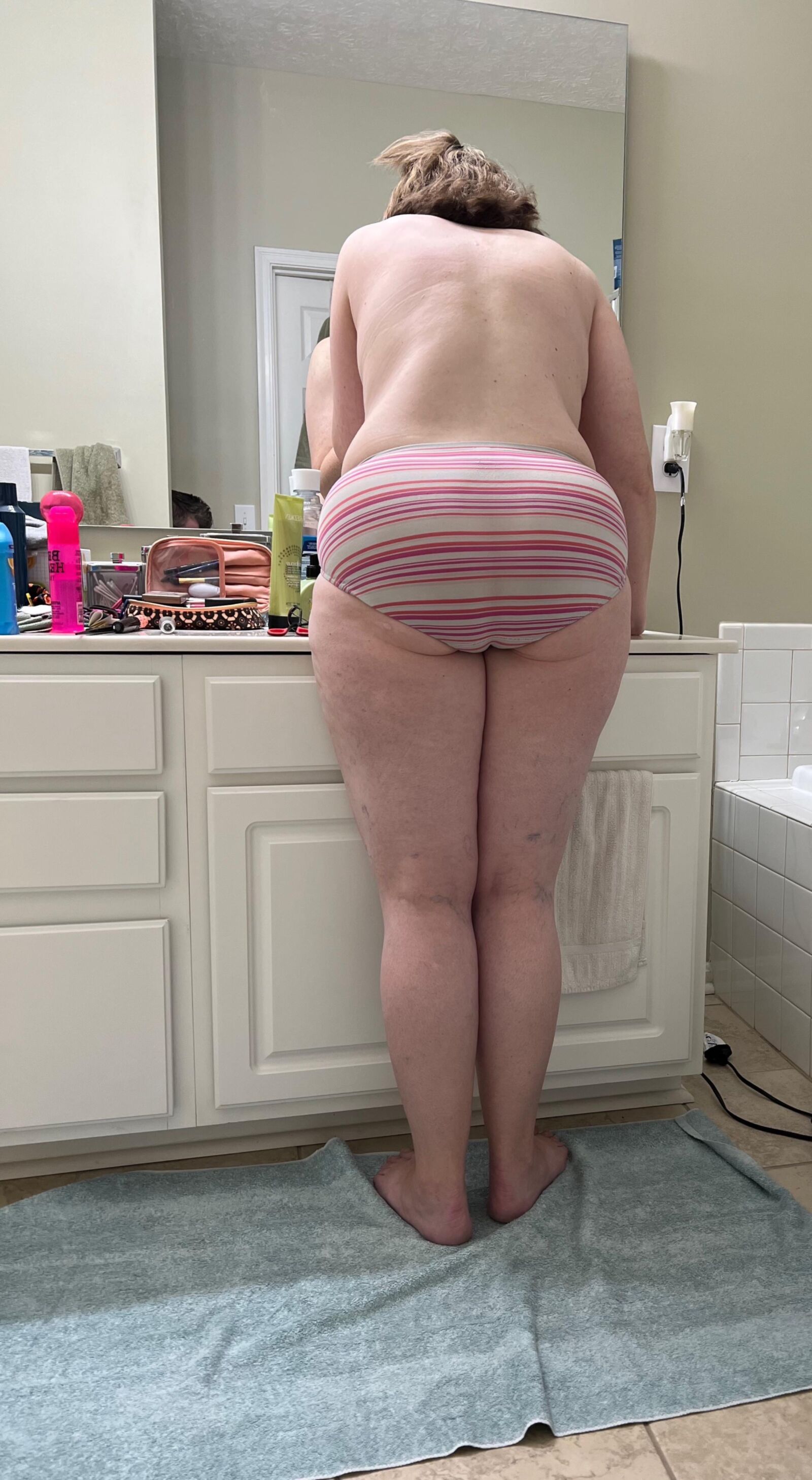 Fat Fuckpig Carrie Lynn espionou no banheiro