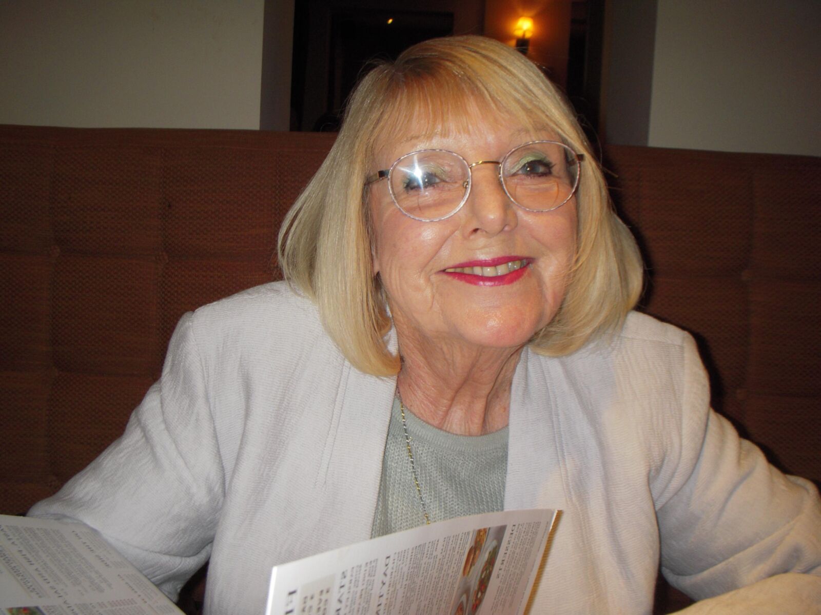Sexy british GILF Linda with her lipstick on