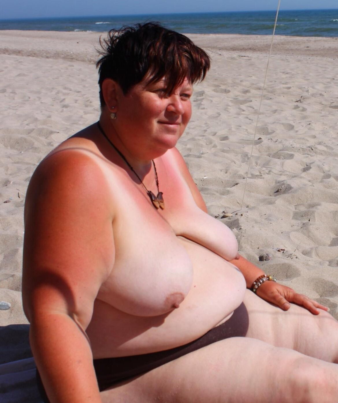 Oma/Reife am Strand ()