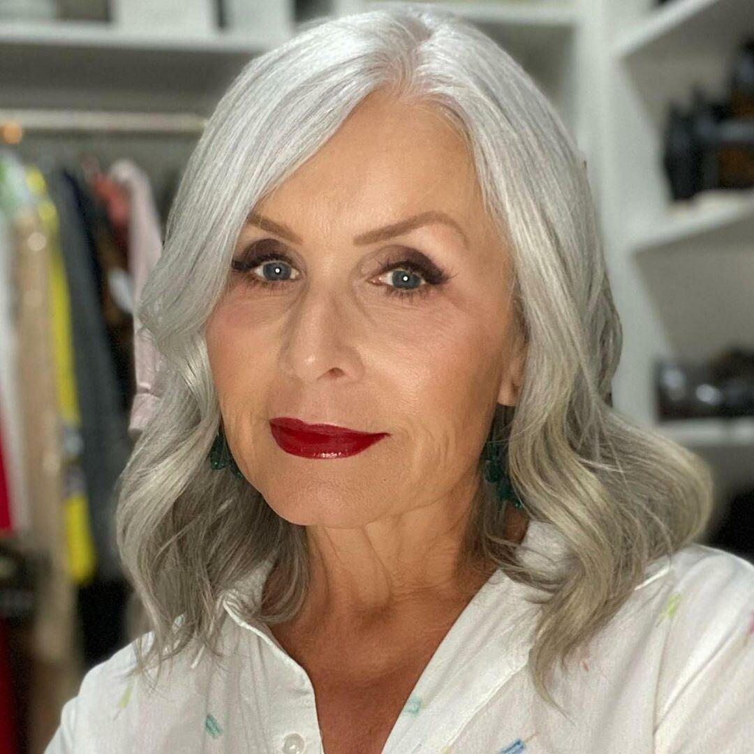 Hermosa abuela y caras maduras