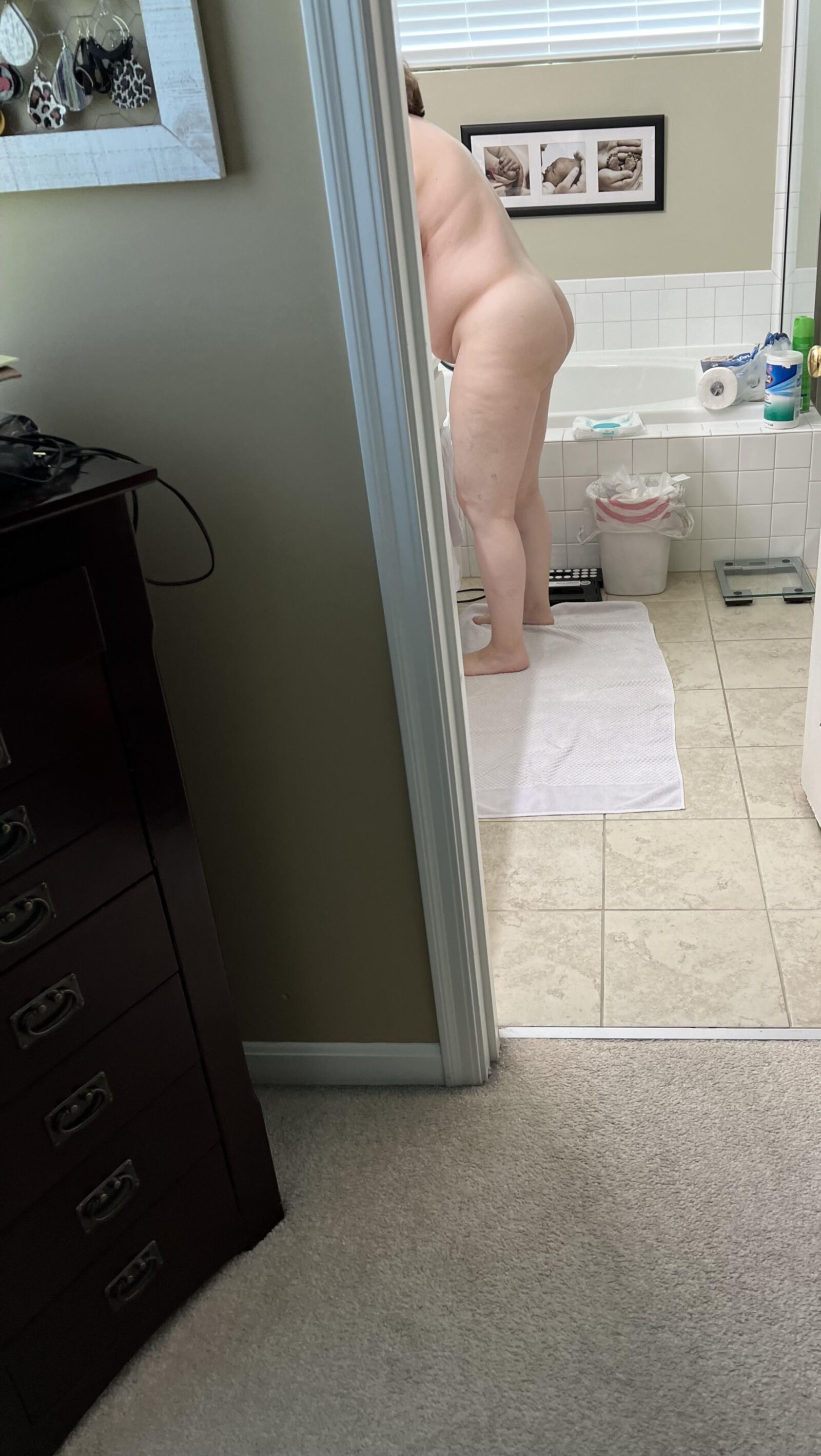 Fat Fuckpig Carrie Lynn espionou no banheiro