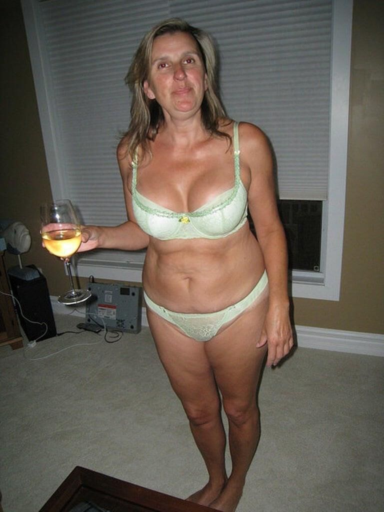 Milfs and mothers 
