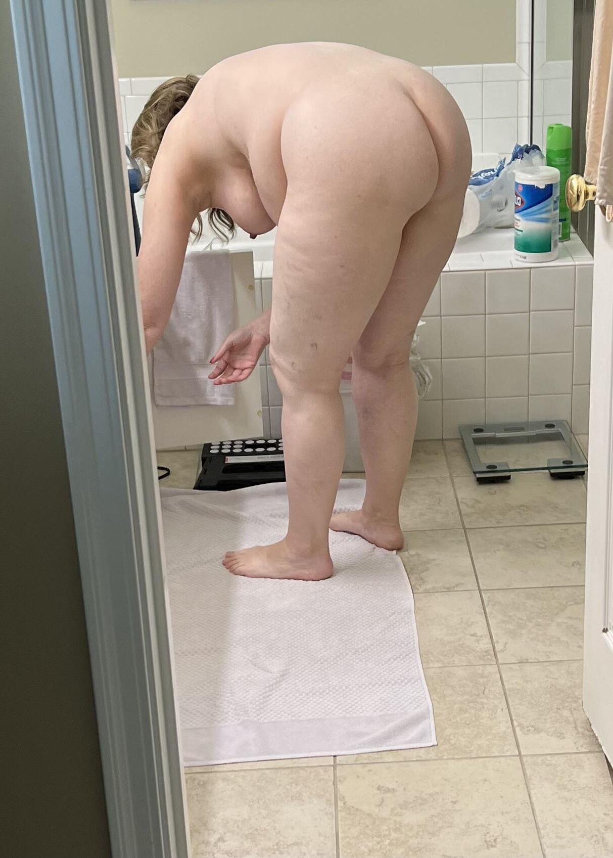 Fat Fuckpig Carrie Lynn espionou no banheiro