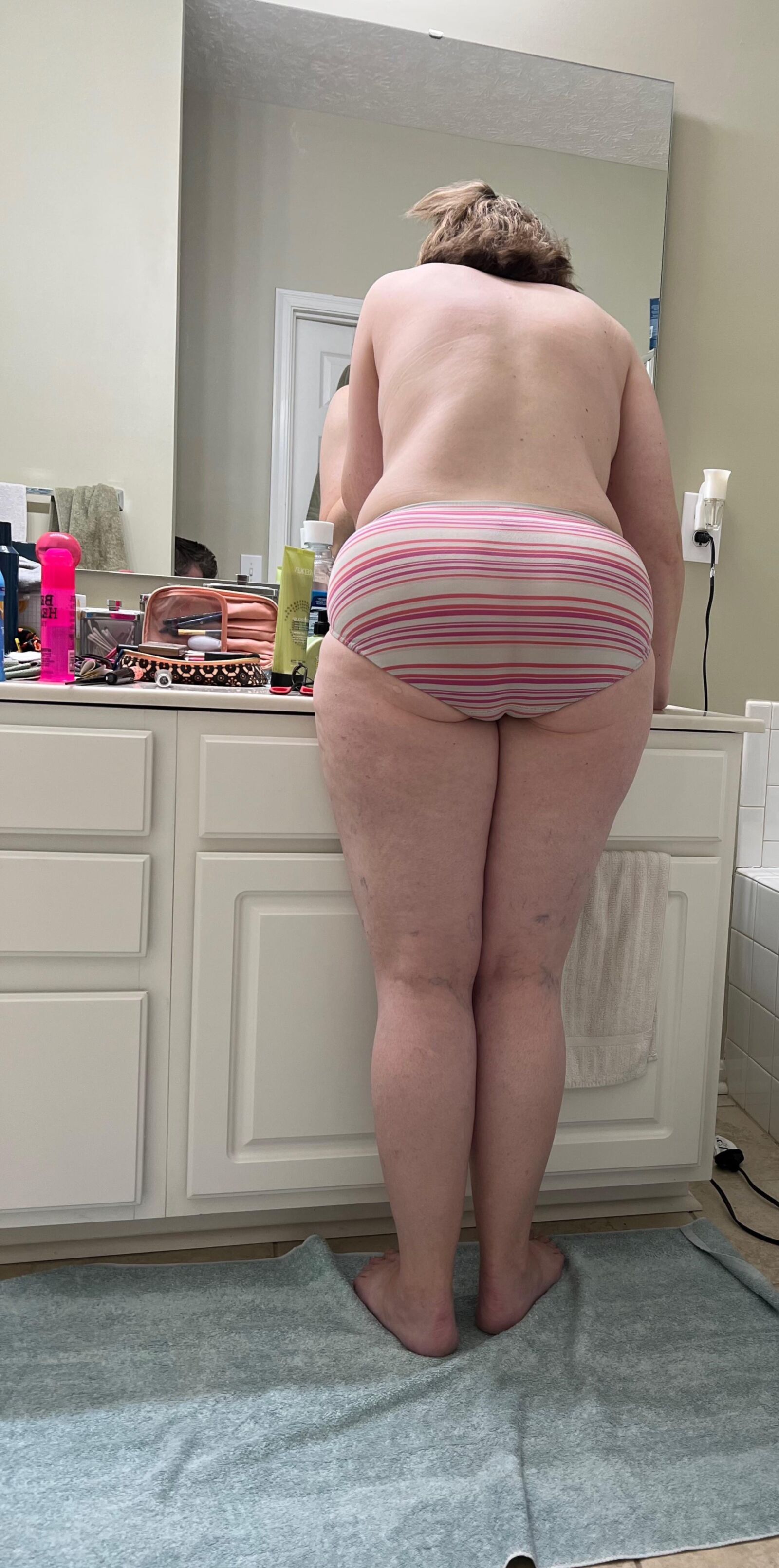 Fat Fuckpig Carrie Lynn espionou no banheiro