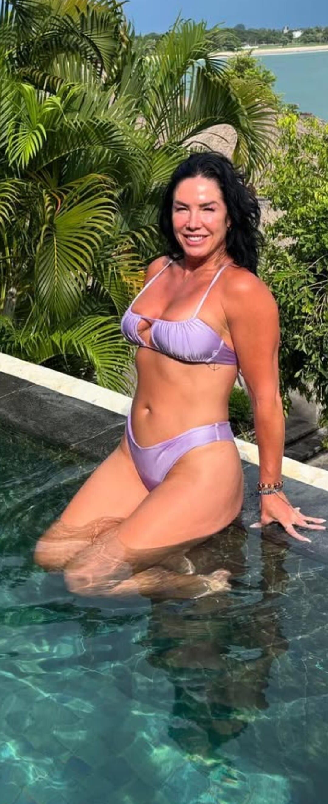 Gilf Ness é perfeita para o brinquedo Gangbang para jovens rapazes