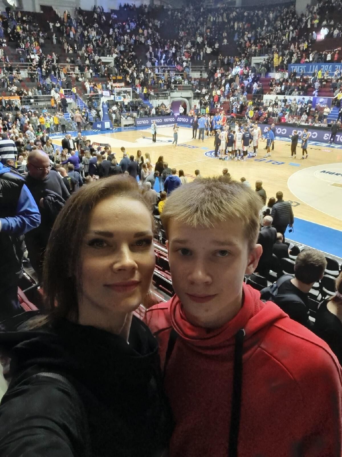 Madre e hijo no desnudos