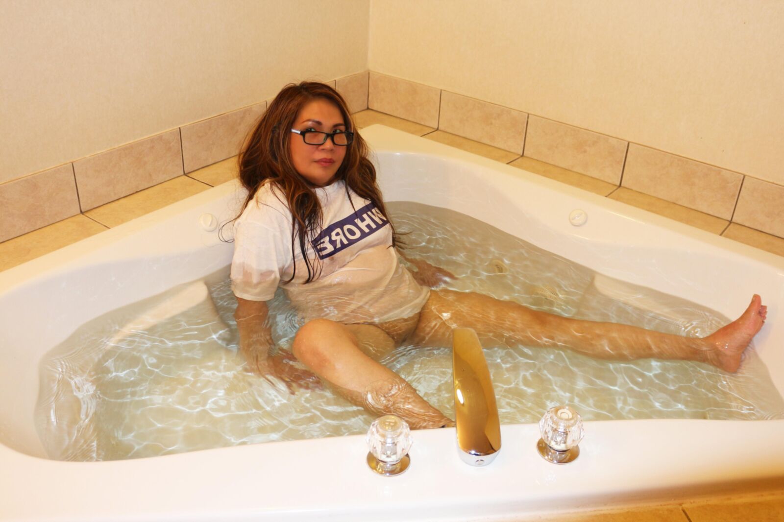 Expuesto Edmonton Ab Mom, con una camiseta de puta