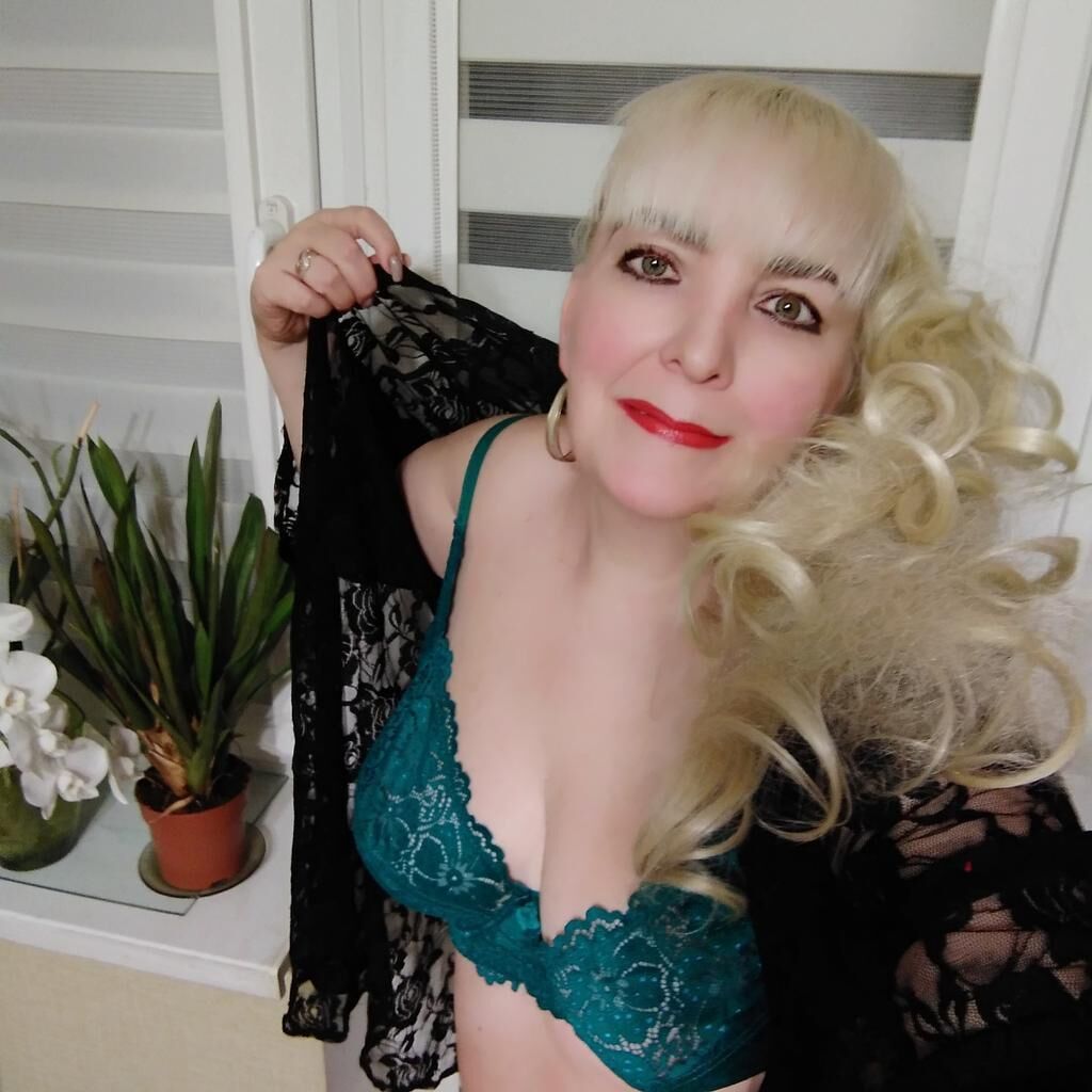 Omas und Milfs in Dessous