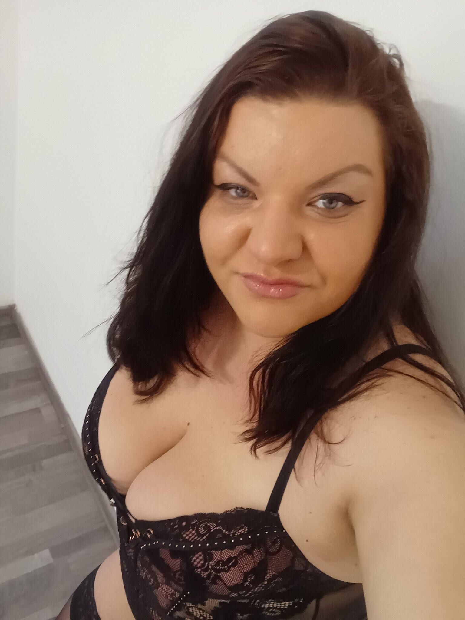  	 Oana a ugly MILF from Romania P.