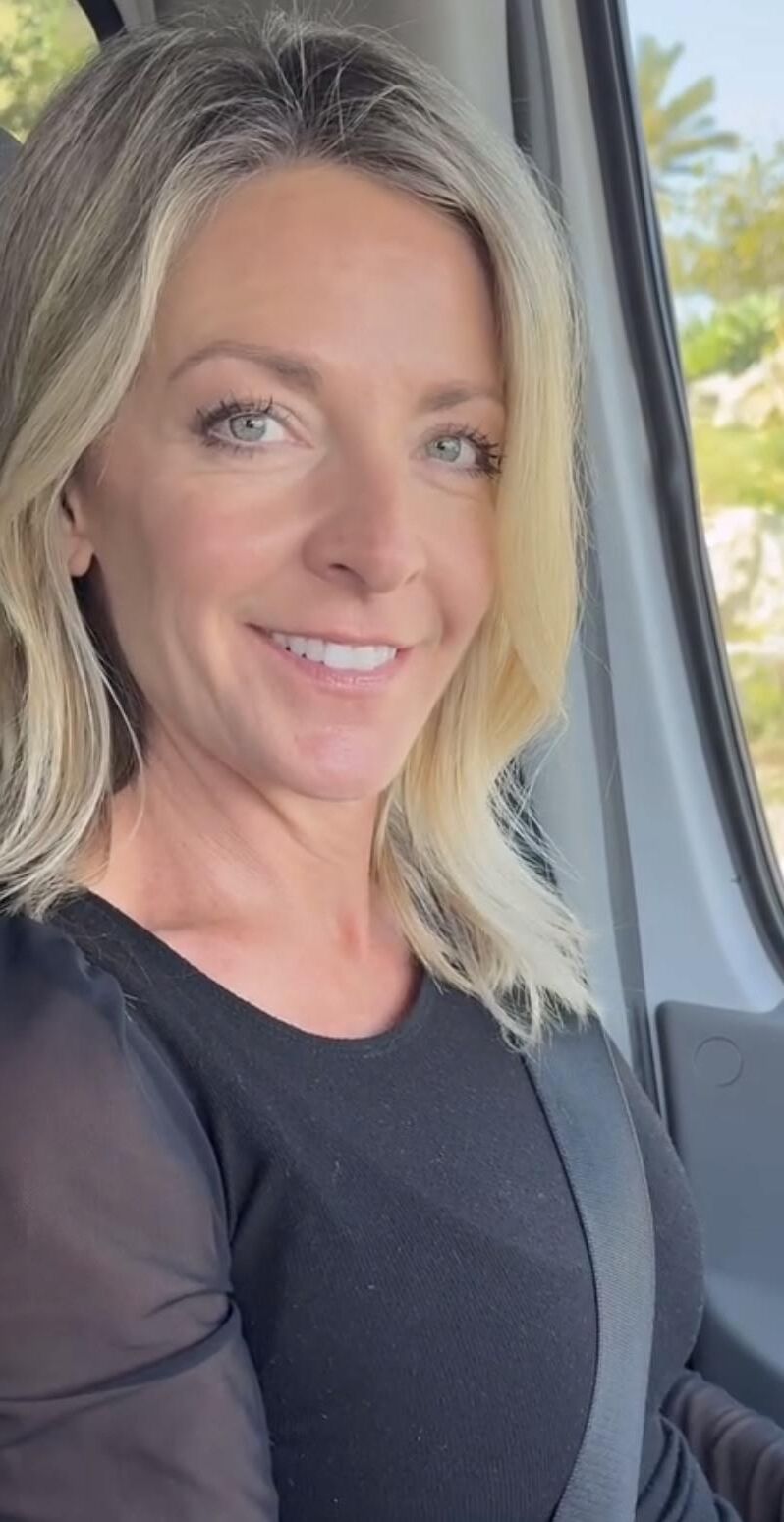 Atemberaubende blonde Gilf