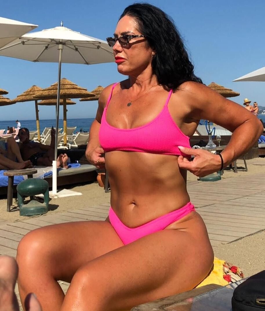 Gilf Ness é perfeita para o brinquedo Gangbang para jovens rapazes