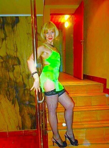 Skinny Granny still swinging