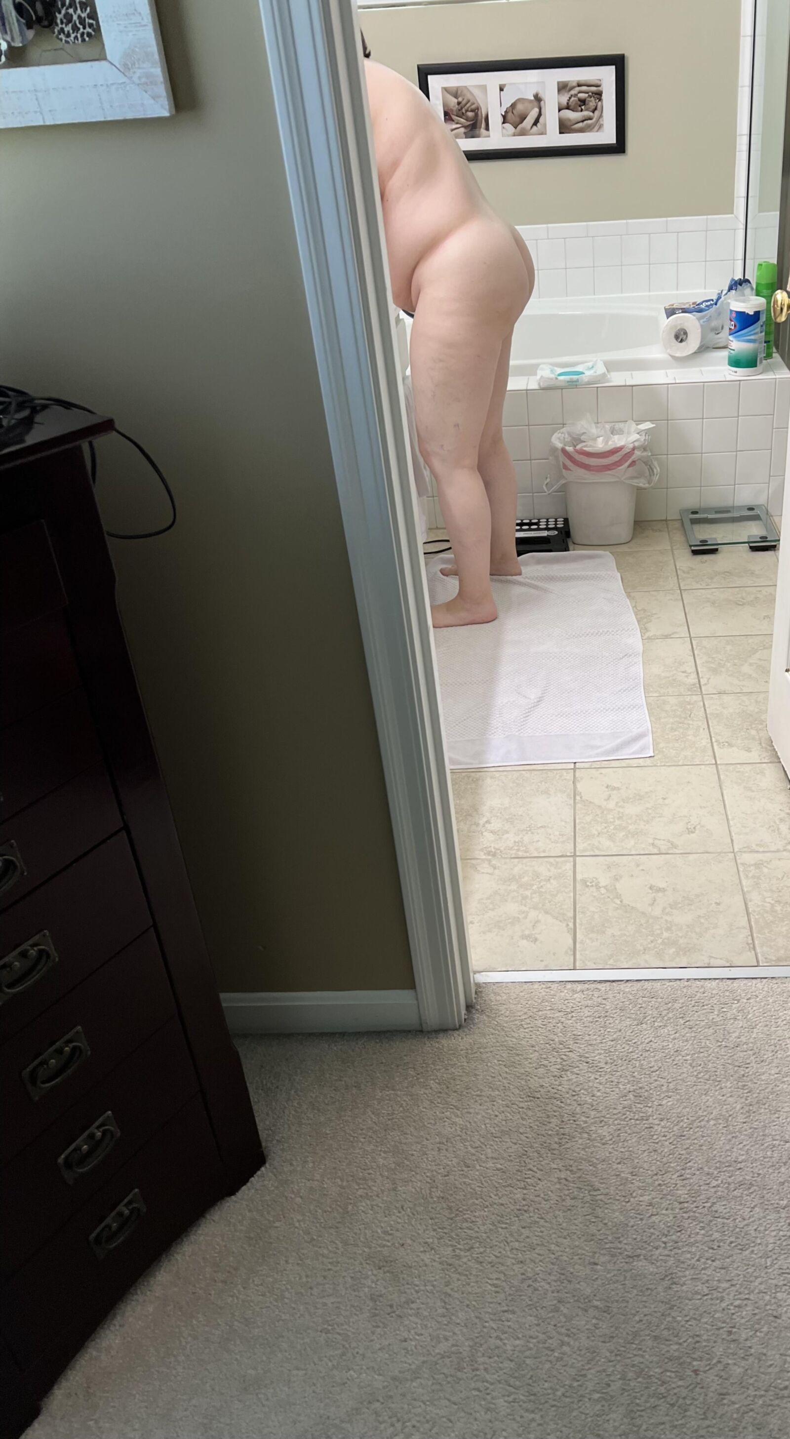 Fat Fuckpig Carrie Lynn espionou no banheiro