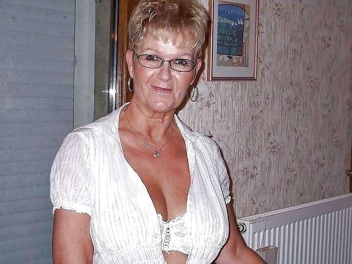 Omas und Milfs in Dessous