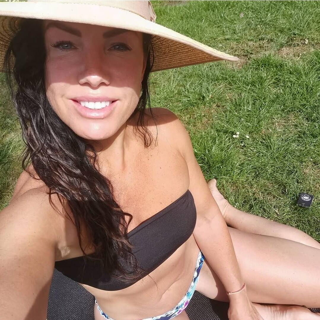 Gilf Ness é perfeita para o brinquedo Gangbang para jovens rapazes