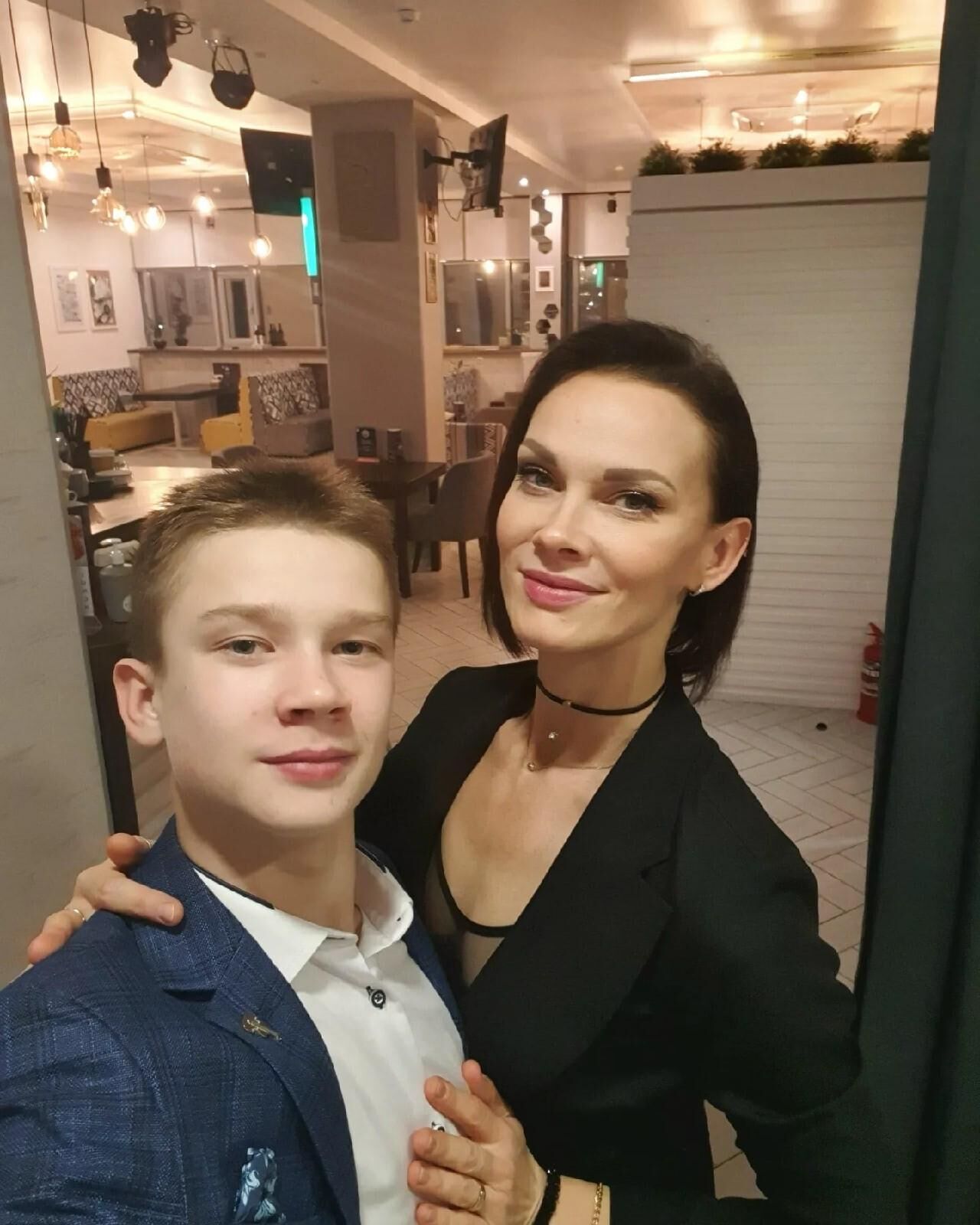 Madre e hijo no desnudos