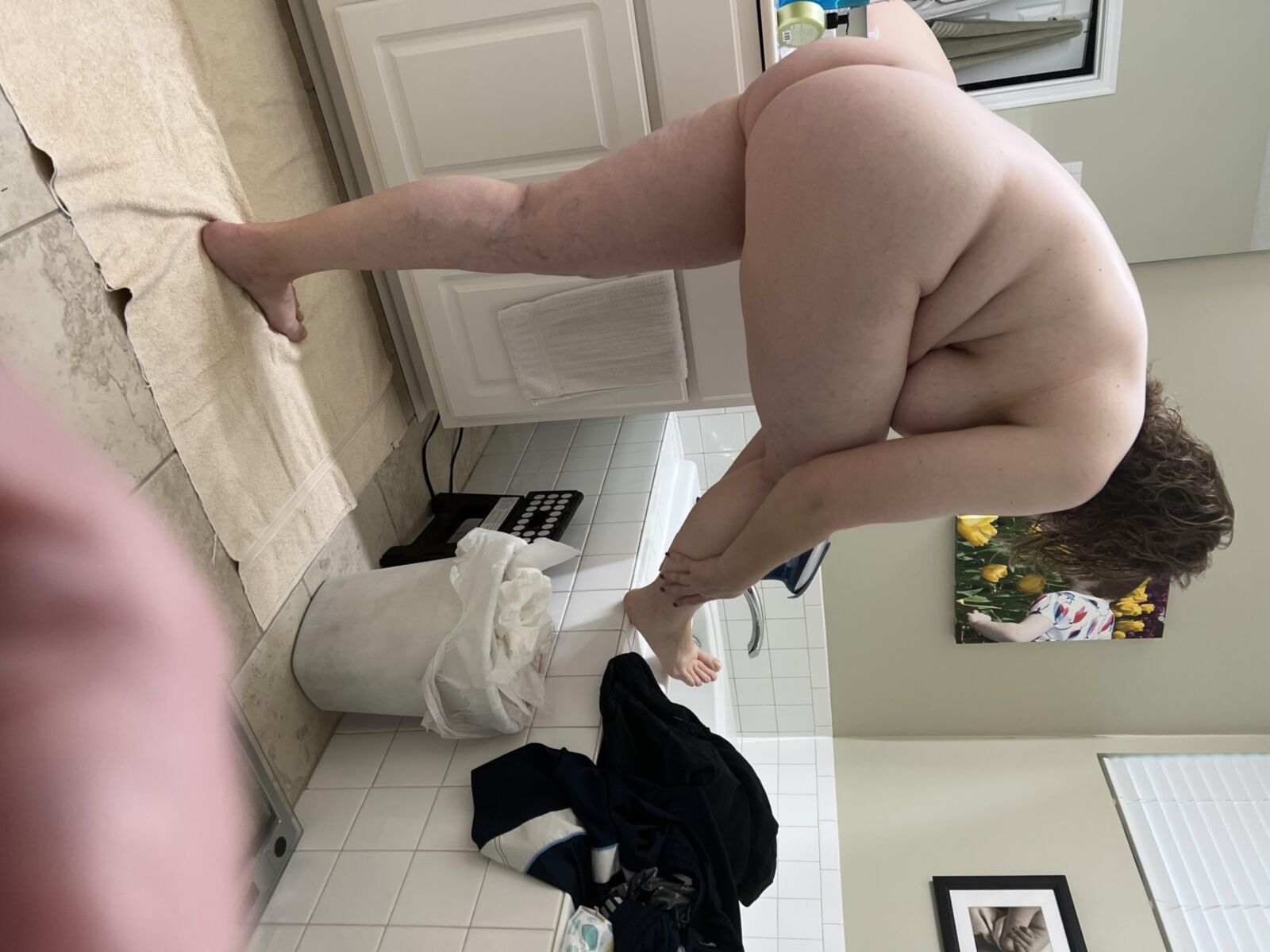 Fat Fuckpig Carrie Lynn espionou no banheiro