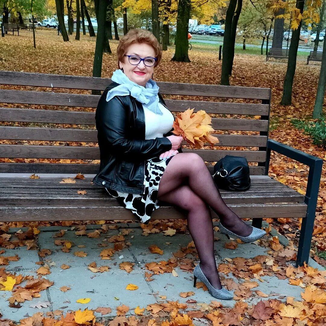 Mom is so sexy in pantyhose 