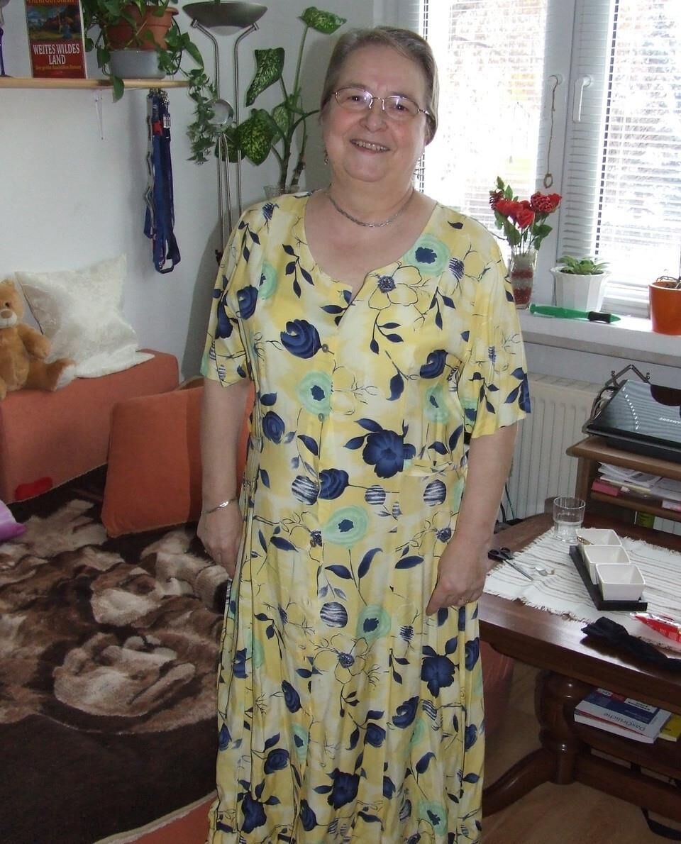 Sybille Magnifique Vieille Truie Avec de Tout Petits Nichons