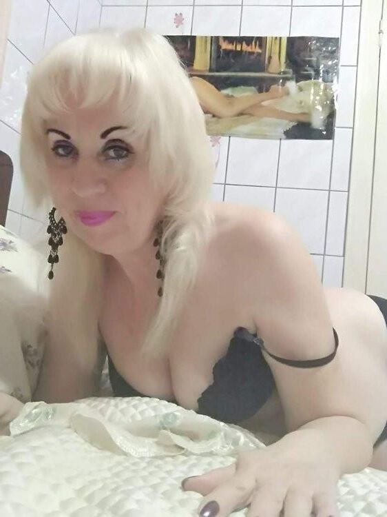 Omas und Milfs in Dessous