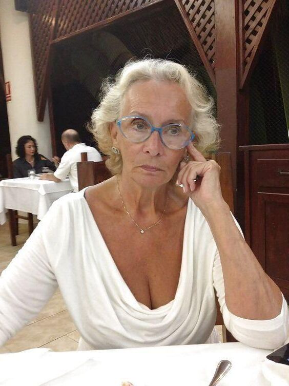 No desnudo madura y abuela