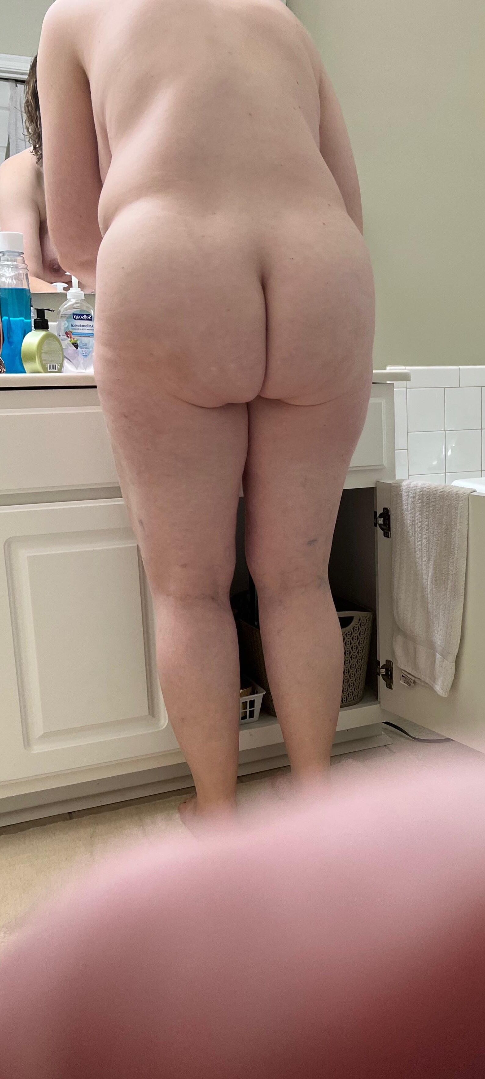 Fat Fuckpig Carrie Lynn espionou no banheiro
