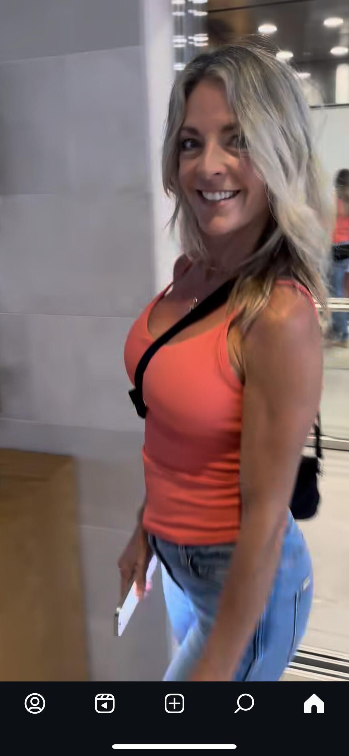 Atemberaubende blonde Gilf