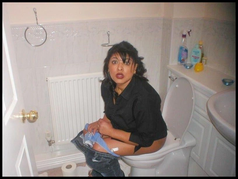 Son, you shouldn't come into the bathroom when mommy is naked 