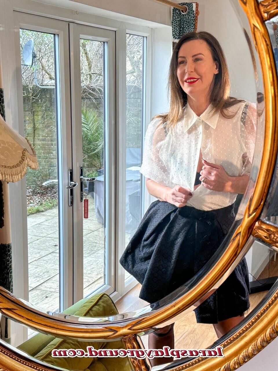 Jo mirrors and selfies