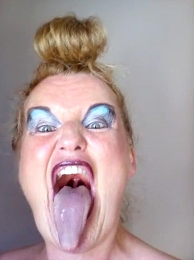 Wer ist das / who is she?