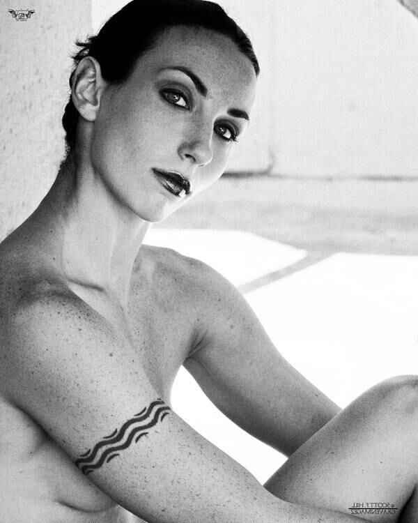Wenona showing off her nude fit body, Black and White edition