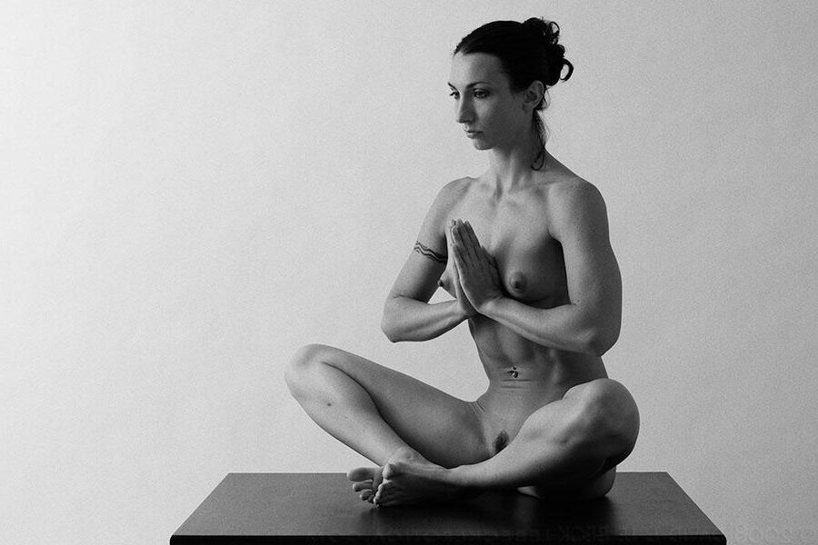 Wenona showing off her nude fit body, Black and White edition