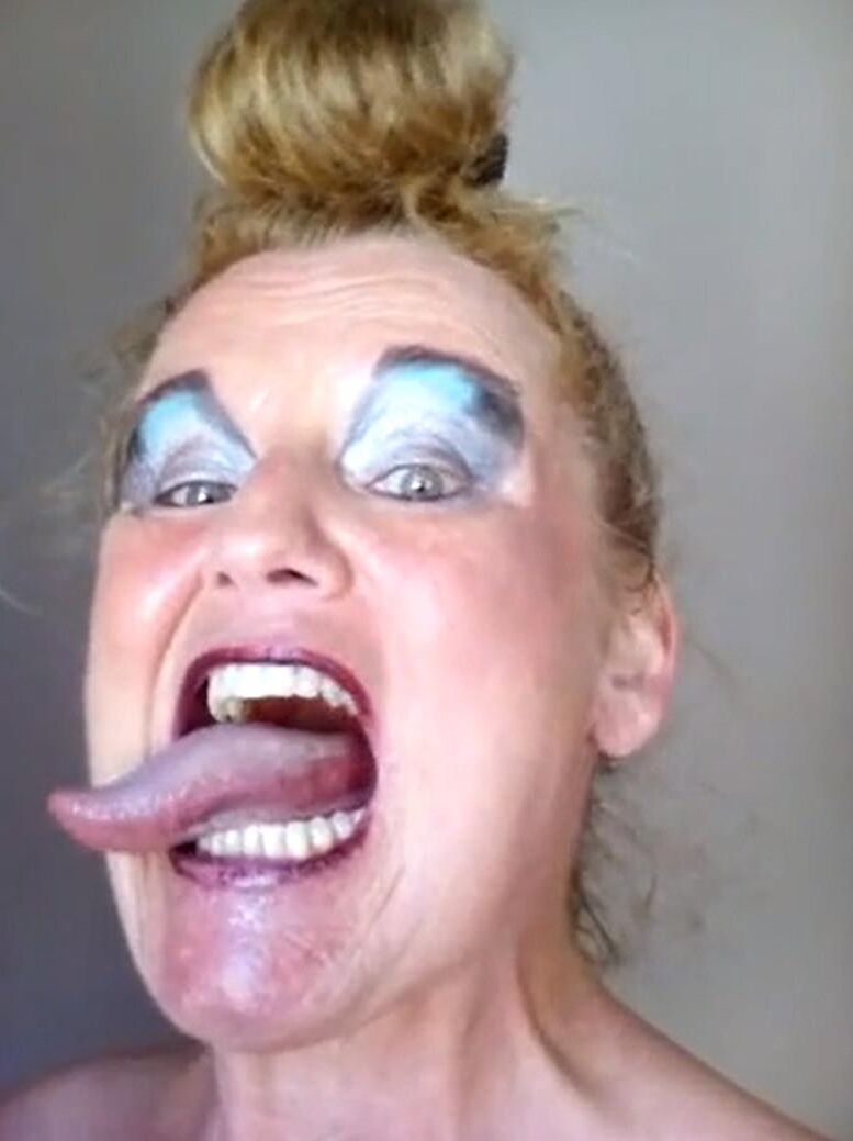 Wer ist das / who is she?