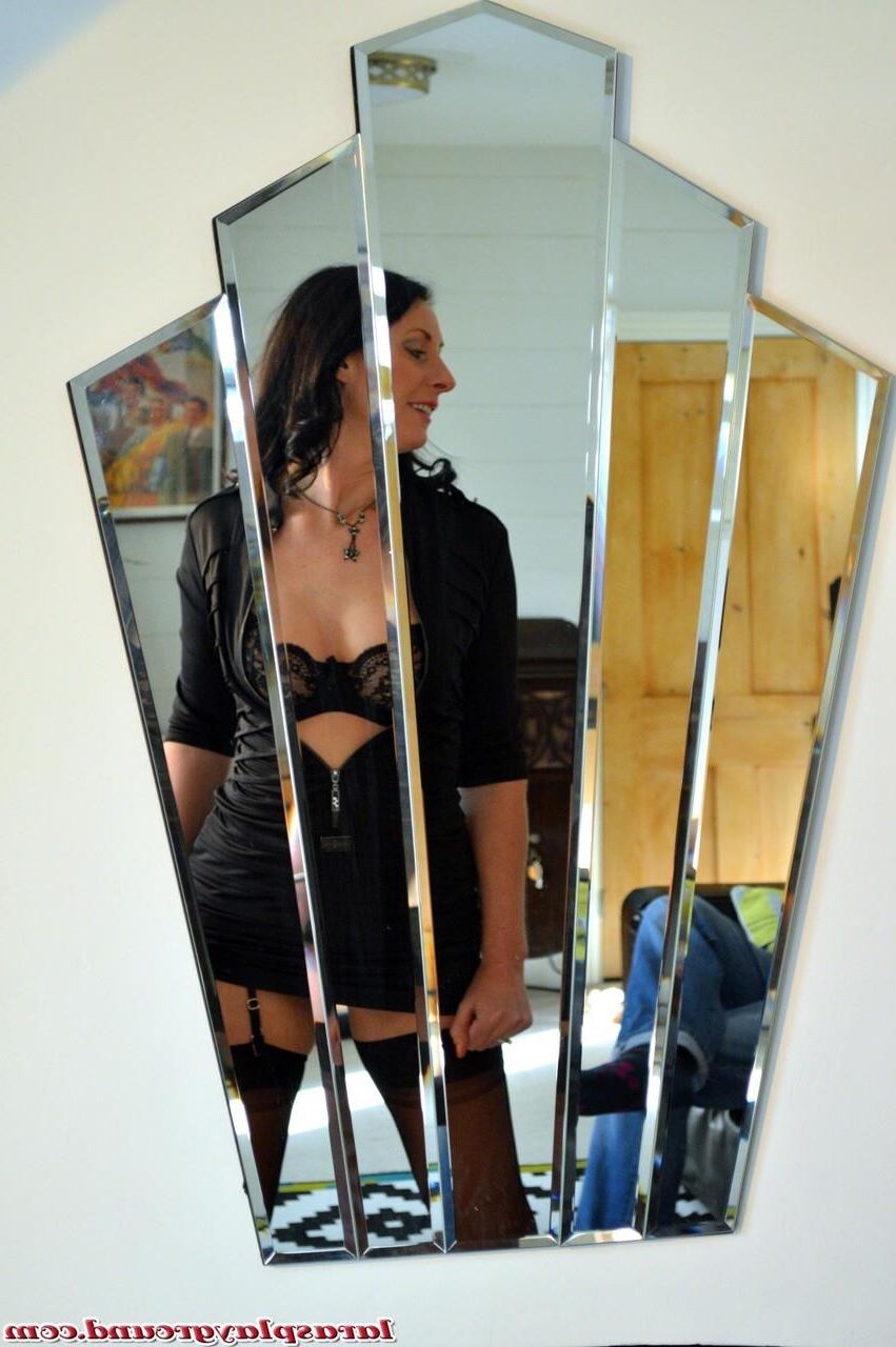 Jo mirrors and selfies