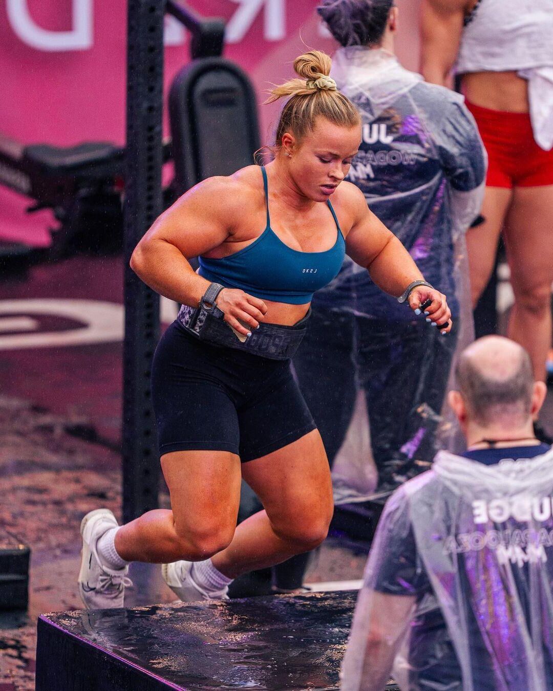 Muscle Girls Thicc and Powerful