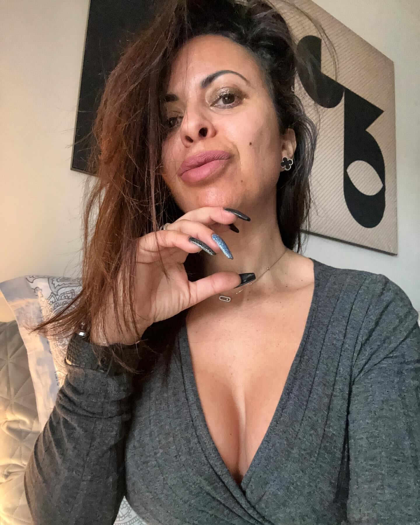 Sofia French MILF enorme mamas nibards de folie