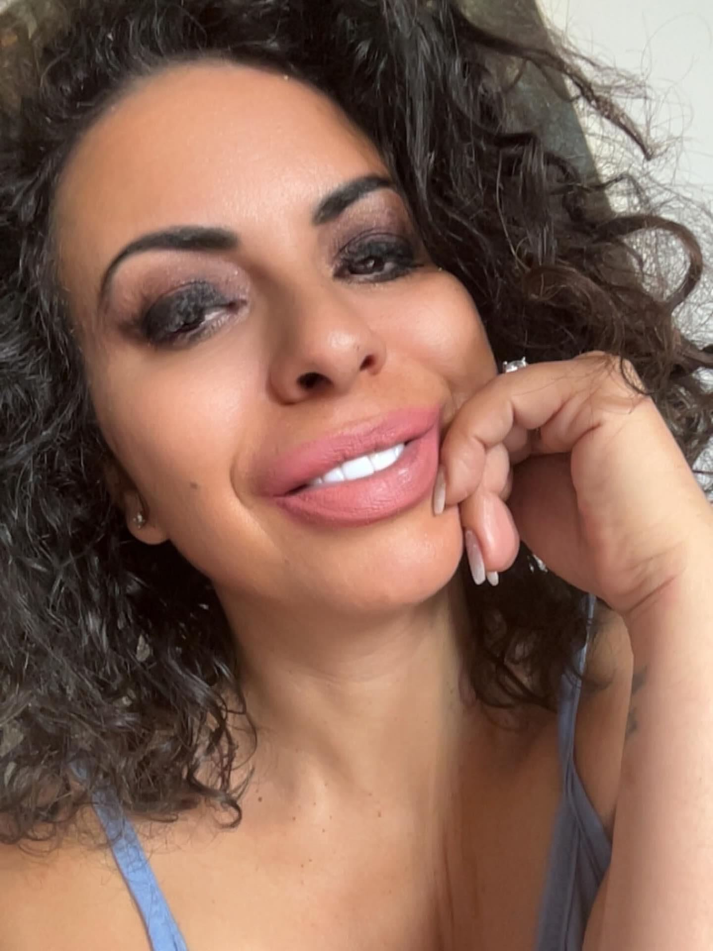 Sofia French MILF enorme mamas nibards de folie