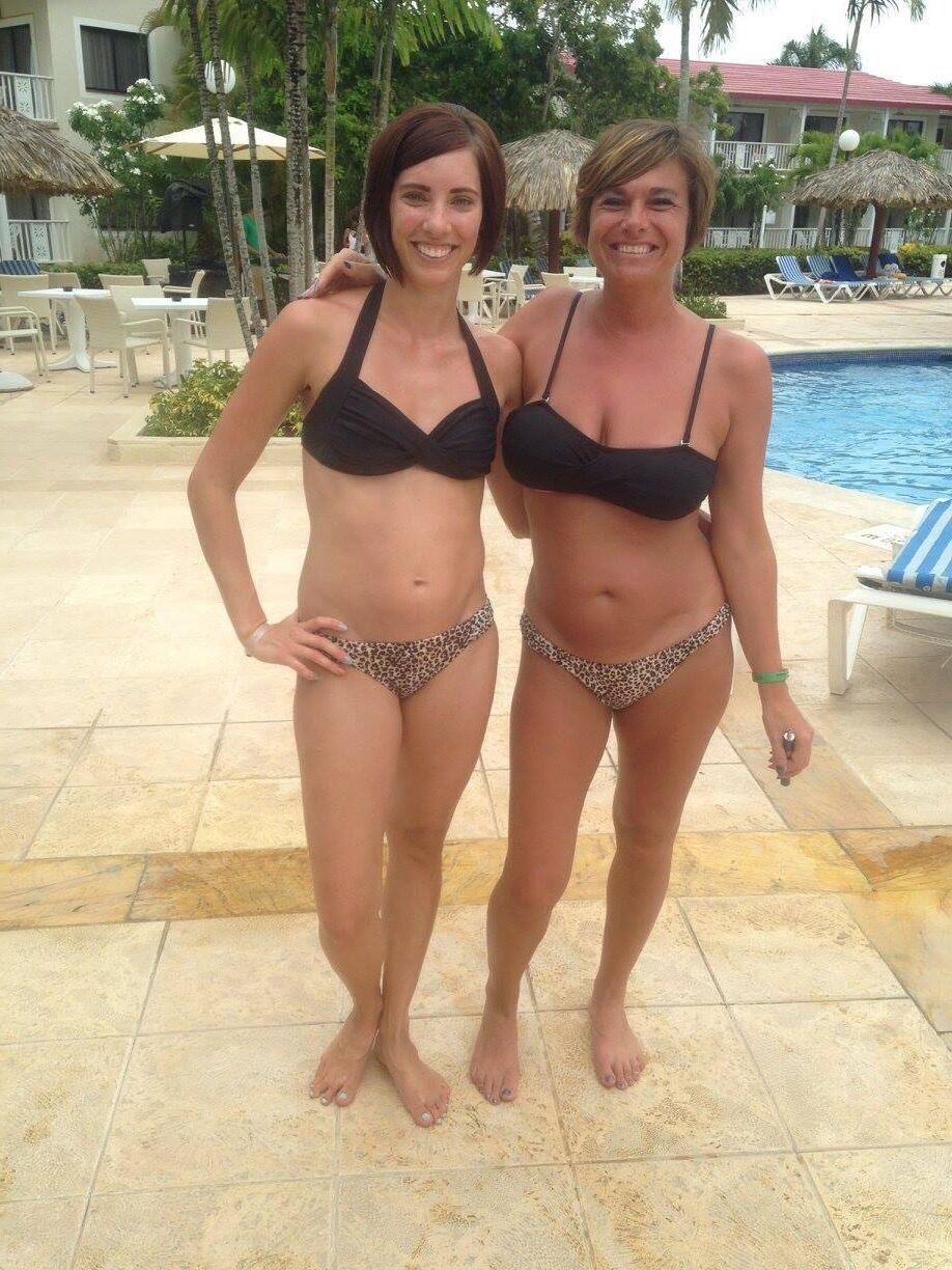  Bikini Moms