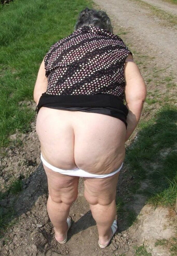 Mamie Grosse Truie Se Ballade En Campagne