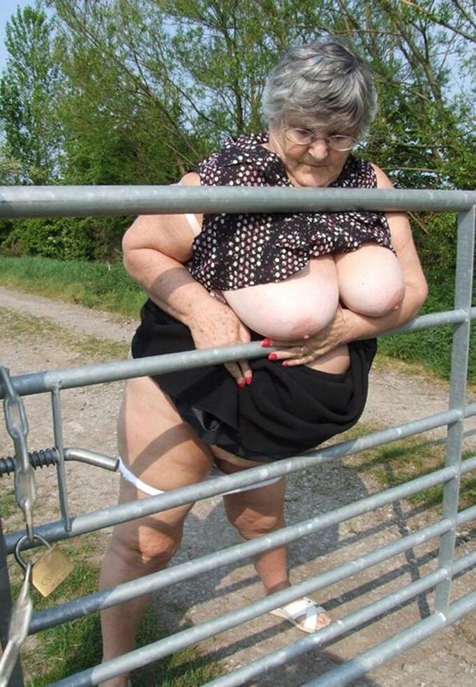 Mamie Grosse Truie Se Ballade En Campagne