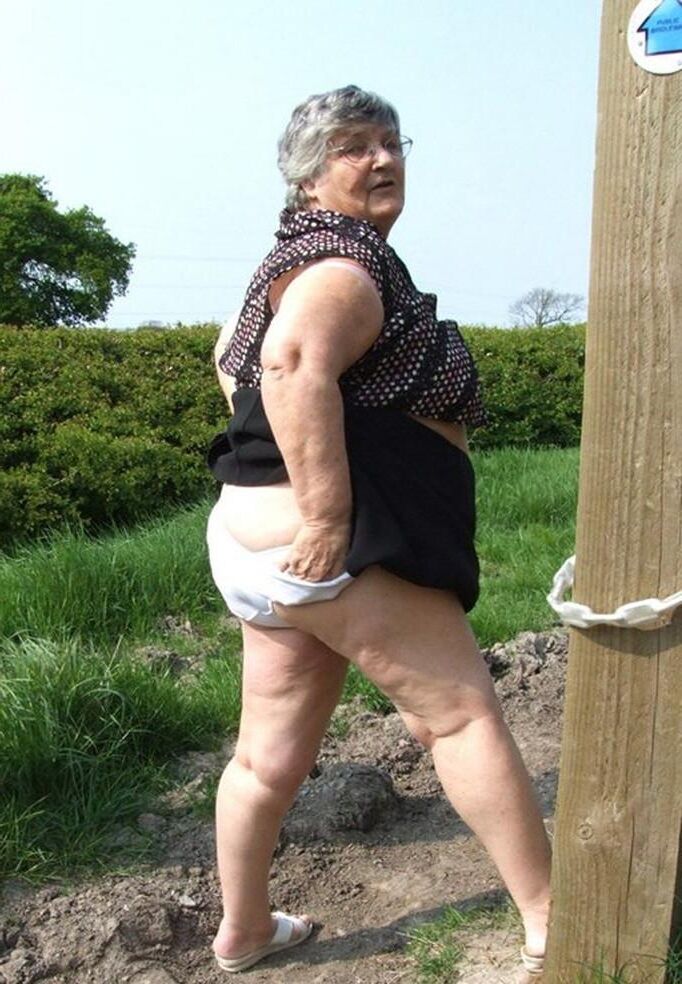 Mamie Grosse Truie Se Ballade En Campagne