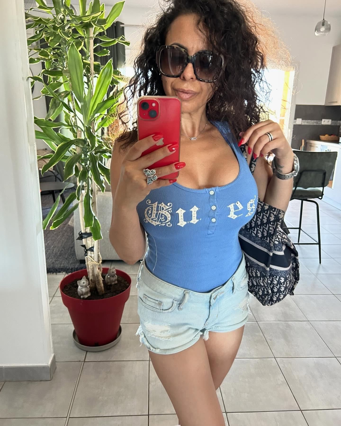 Sofia French MILF enorme mamas nibards de folie